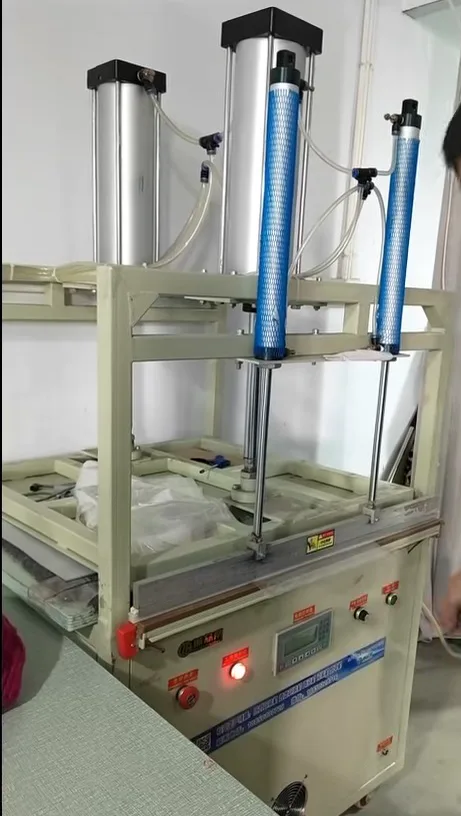 Vacuum compression packing machine for blankets